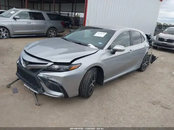 4T1G11AK2RU876085 2024 TOYOTA CAMRY - Image 2