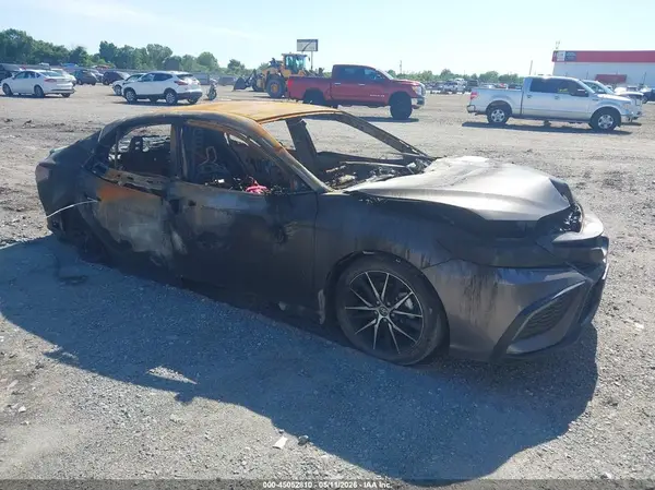 4T1G11AK2RU889354 2024 TOYOTA CAMRY - Image 1