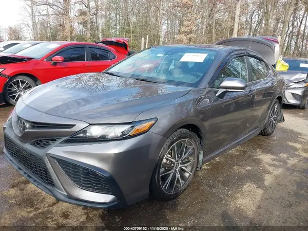 4T1G11AK2RU910087 2024 TOYOTA CAMRY - Image 2