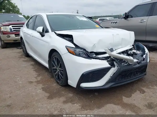 4T1G11AK2RU916049 2024 TOYOTA CAMRY - Image 1