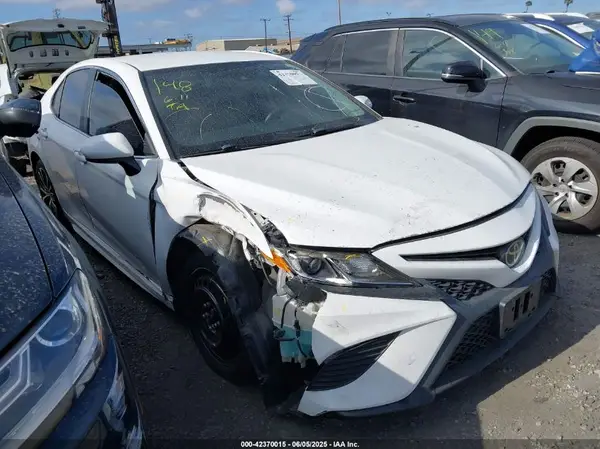 4T1G11AK3LU312906 2020 TOYOTA CAMRY - Image 1