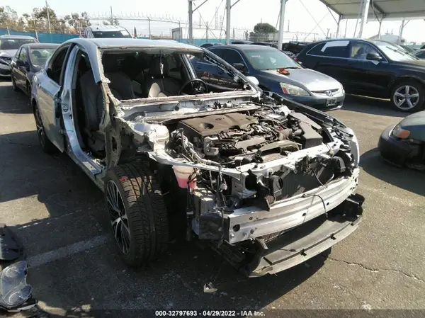 4T1G11AK3LU316440 2020 TOYOTA CAMRY - Image 1