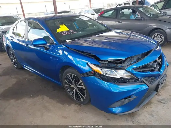 4T1G11AK3LU317202 2020 TOYOTA CAMRY - Image 1