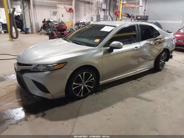 4T1G11AK3LU317894 2020 TOYOTA CAMRY - Image 2