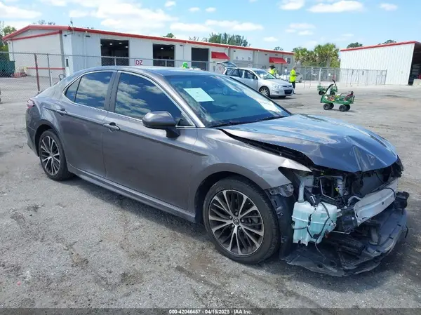 4T1G11AK3LU330483 2020 TOYOTA CAMRY - Image 1