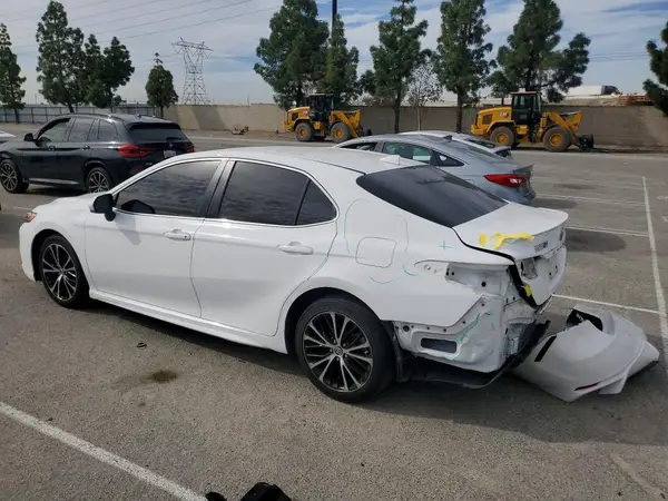 4T1G11AK3LU330919 2020 TOYOTA CAMRY - Image 2