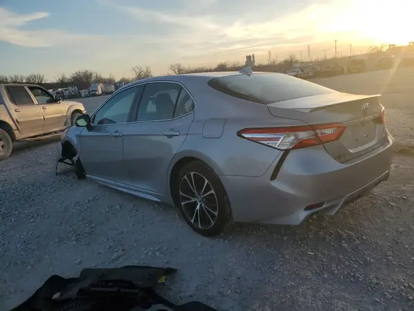 4T1G11AK3LU340074 2020 TOYOTA CAMRY - Image 2