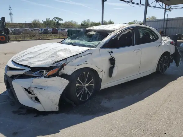 4T1G11AK3LU340642 2020 TOYOTA CAMRY - Image 1