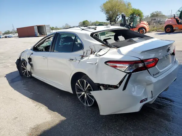 4T1G11AK3LU340642 2020 TOYOTA CAMRY - Image 2