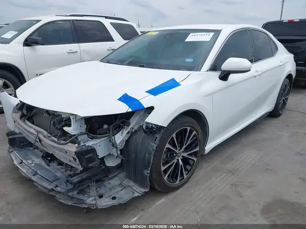 4T1G11AK3LU384902 2020 TOYOTA CAMRY - Image 2