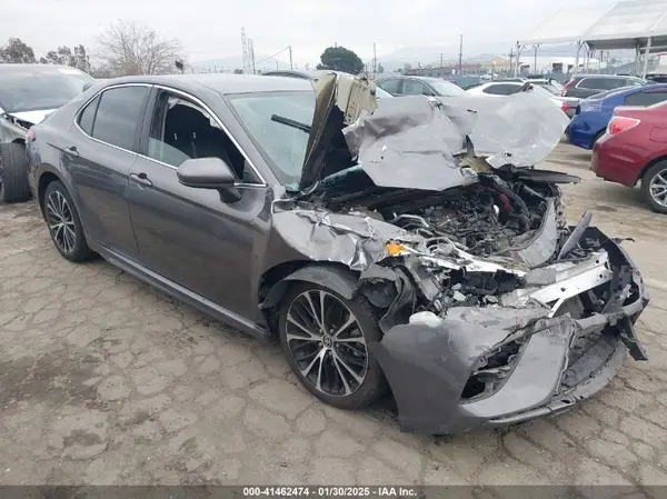4T1G11AK3LU504844 2020 TOYOTA CAMRY - Image 1