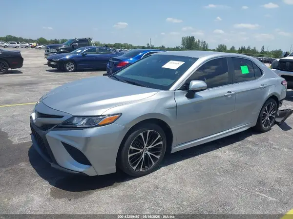 4T1G11AK3LU509803 2020 TOYOTA CAMRY - Image 2