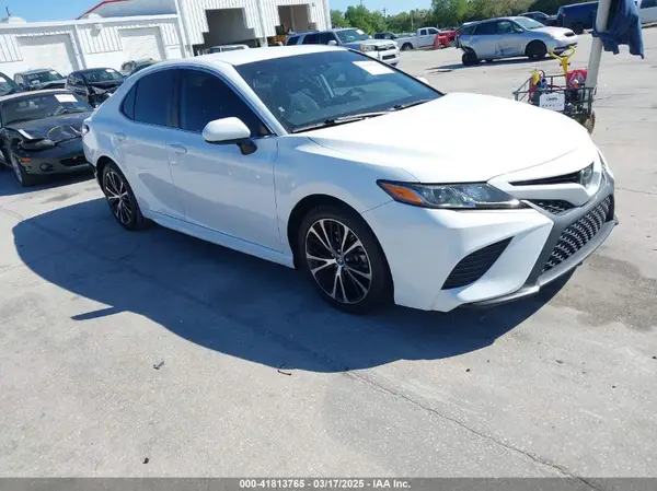 4T1G11AK3LU887068 2020 TOYOTA CAMRY - Image 1
