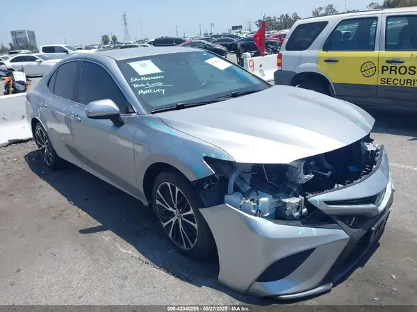 4T1G11AK3LU898040 2020 TOYOTA CAMRY - Image 1