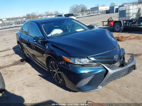 4T1G11AK3LU908632 2020 TOYOTA CAMRY - Image 1