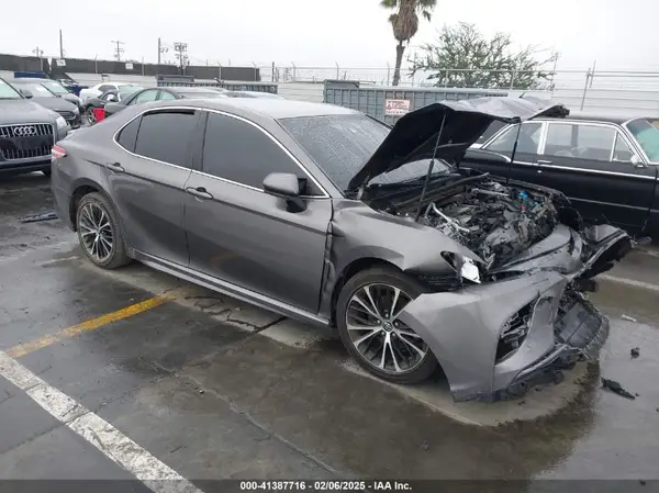 4T1G11AK3LU912826 2020 TOYOTA CAMRY - Image 1
