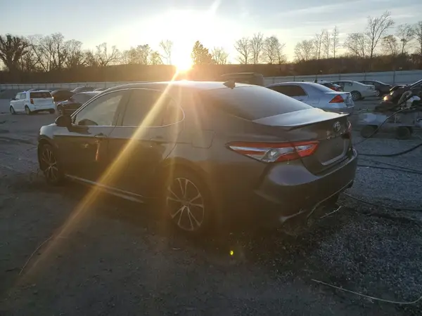 4T1G11AK3LU913443 2020 TOYOTA CAMRY - Image 2