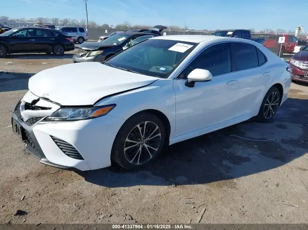 4T1G11AK3LU916570 2020 TOYOTA CAMRY - Image 2