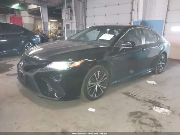 4T1G11AK3LU916925 2020 TOYOTA CAMRY - Image 2