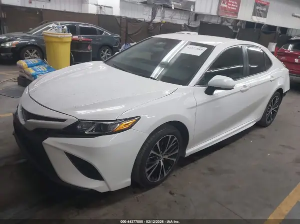 4T1G11AK3LU919548 2020 TOYOTA CAMRY - Image 2