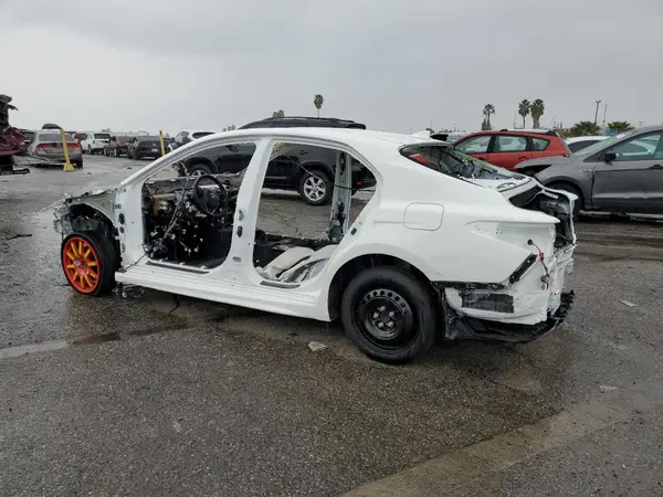 4T1G11AK3LU923972 2020 TOYOTA CAMRY - Image 2