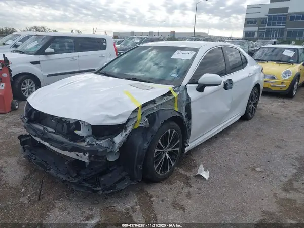 4T1G11AK3LU927858 2020 TOYOTA CAMRY - Image 2