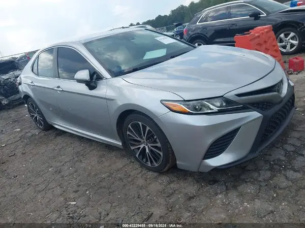 4T1G11AK3LU930470 2020 TOYOTA CAMRY - Image 1