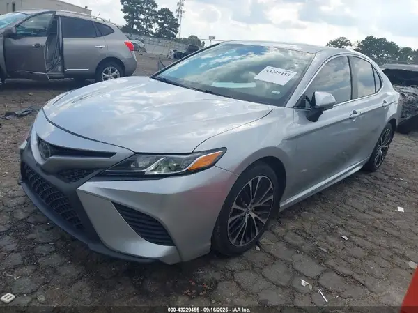 4T1G11AK3LU930470 2020 TOYOTA CAMRY - Image 2