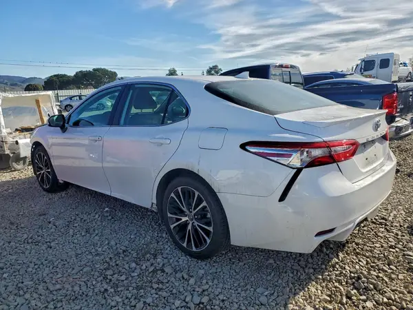 4T1G11AK3LU930985 2020 TOYOTA CAMRY - Image 2