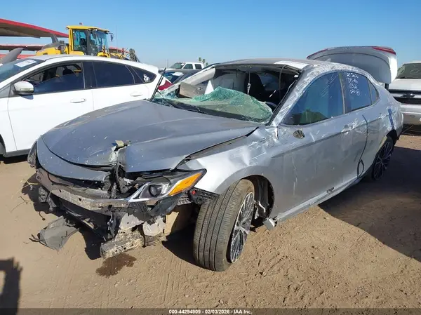 4T1G11AK3LU940366 2020 TOYOTA CAMRY - Image 2