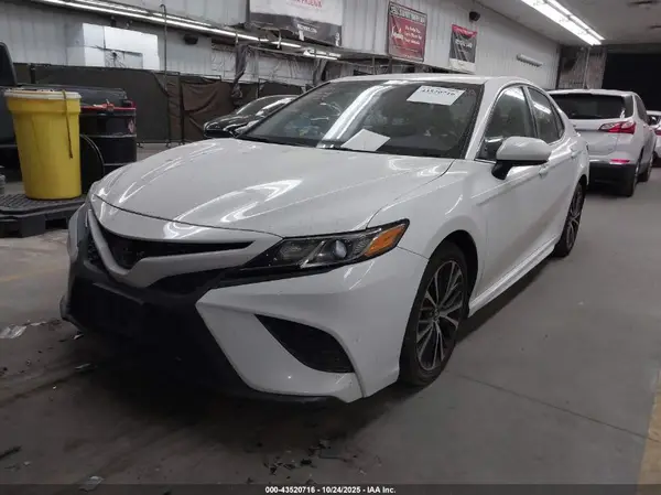 4T1G11AK3LU942702 2020 TOYOTA CAMRY - Image 2