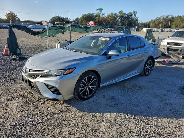 4T1G11AK3LU944577 2020 TOYOTA CAMRY - Image 1
