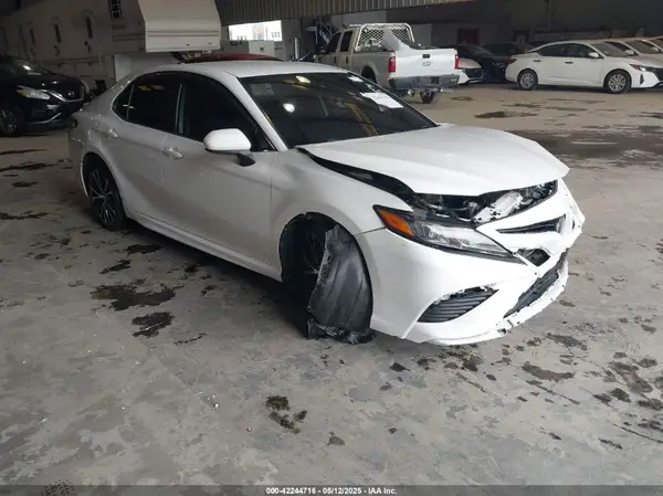4T1G11AK3LU944899 2020 TOYOTA CAMRY - Image 1