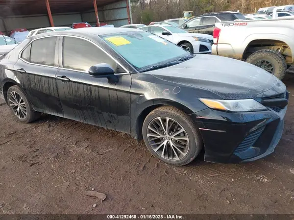 4T1G11AK3LU945597 2020 TOYOTA CAMRY - Image 1