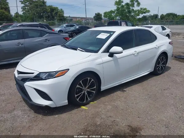 4T1G11AK3LU947611 2020 TOYOTA CAMRY - Image 2