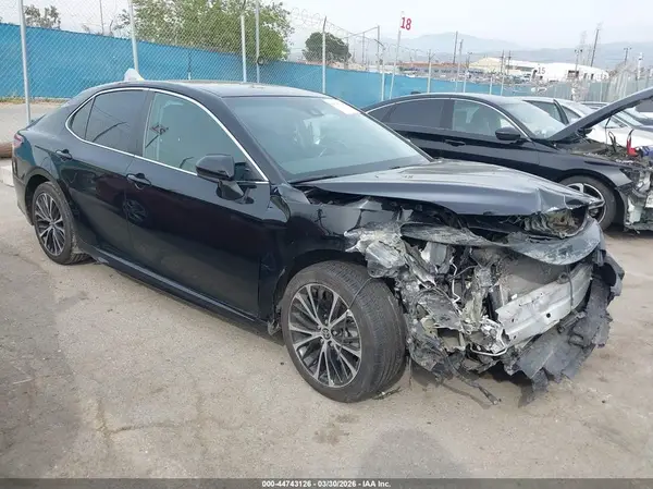 4T1G11AK3LU952825 2020 TOYOTA CAMRY - Image 1