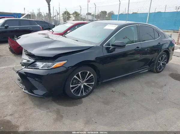 4T1G11AK3LU952825 2020 TOYOTA CAMRY - Image 2