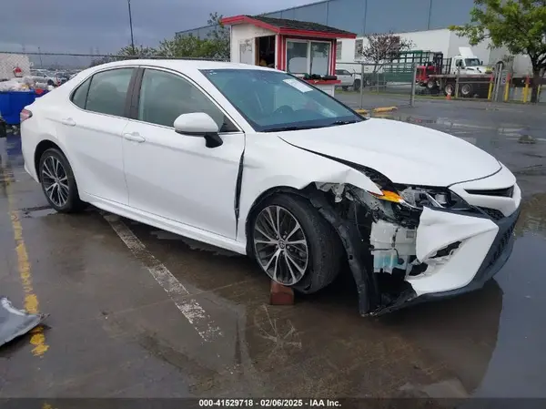 4T1G11AK3LU973237 2020 TOYOTA CAMRY - Image 1