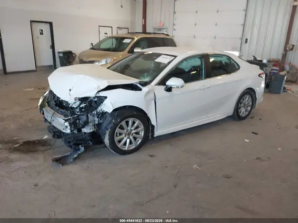 4T1G11AK3LU975361 2020 TOYOTA CAMRY - Image 2