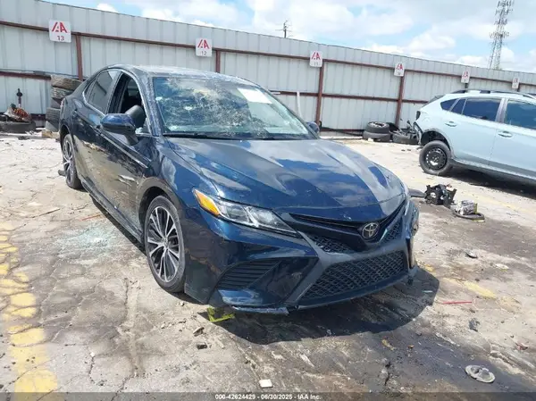 4T1G11AK3LU977367 2020 TOYOTA CAMRY - Image 1