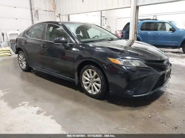 4T1G11AK3LU980527 2020 TOYOTA CAMRY - Image 1