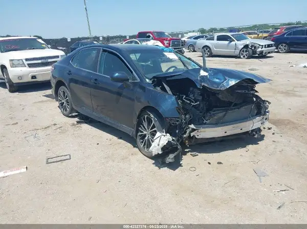 4T1G11AK3LU981290 2020 TOYOTA CAMRY - Image 1