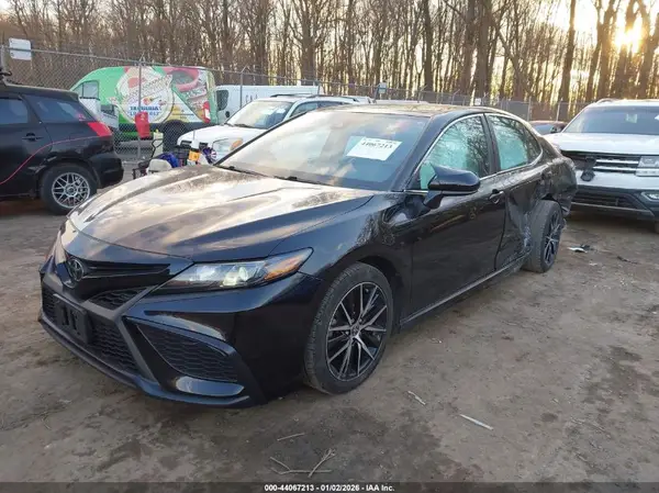 4T1G11AK3MU404017 2021 TOYOTA CAMRY - Image 2