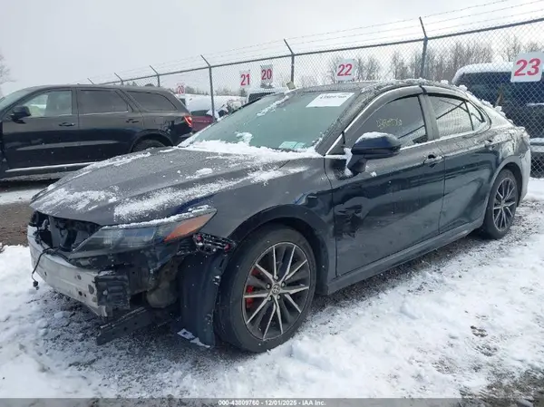 4T1G11AK3MU404969 2021 TOYOTA CAMRY - Image 2