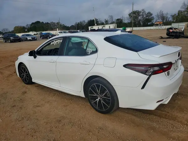 4T1G11AK3MU405877 2021 TOYOTA CAMRY - Image 2