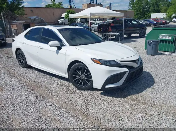4T1G11AK3MU410111 2021 TOYOTA CAMRY - Image 1