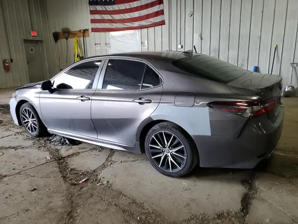 4T1G11AK3MU413932 2021 TOYOTA CAMRY - Image 2