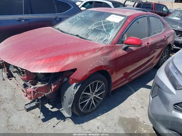 4T1G11AK3MU413977 2021 TOYOTA CAMRY - Image 2