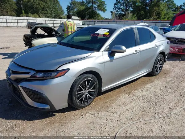 4T1G11AK3MU414319 2021 TOYOTA CAMRY - Image 2