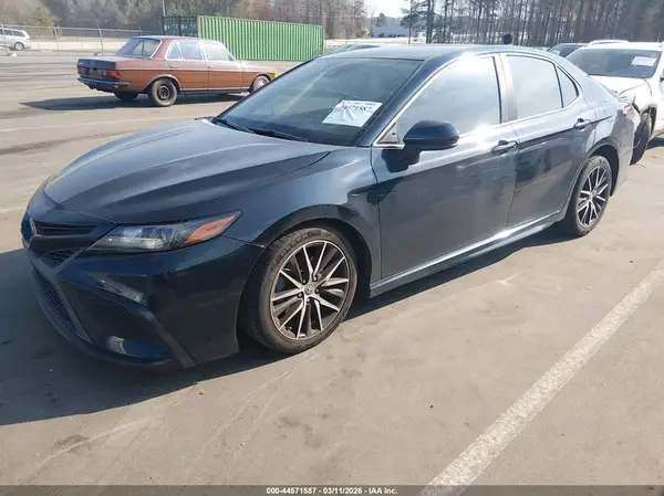 4T1G11AK3MU417348 2021 TOYOTA CAMRY - Image 2